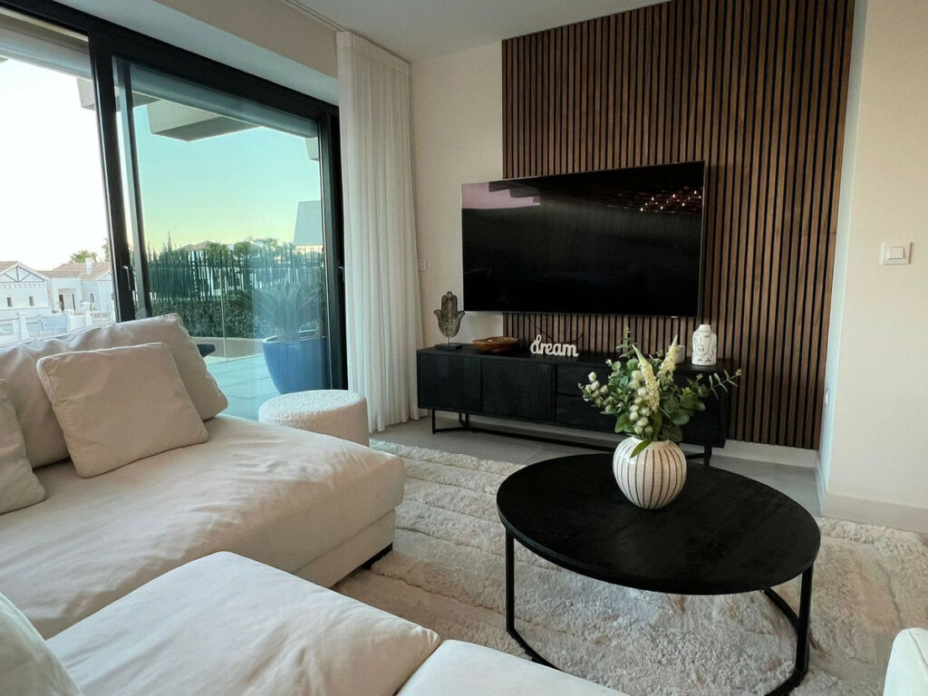 Middle Floor Apartment Selwo Málaga - image 17