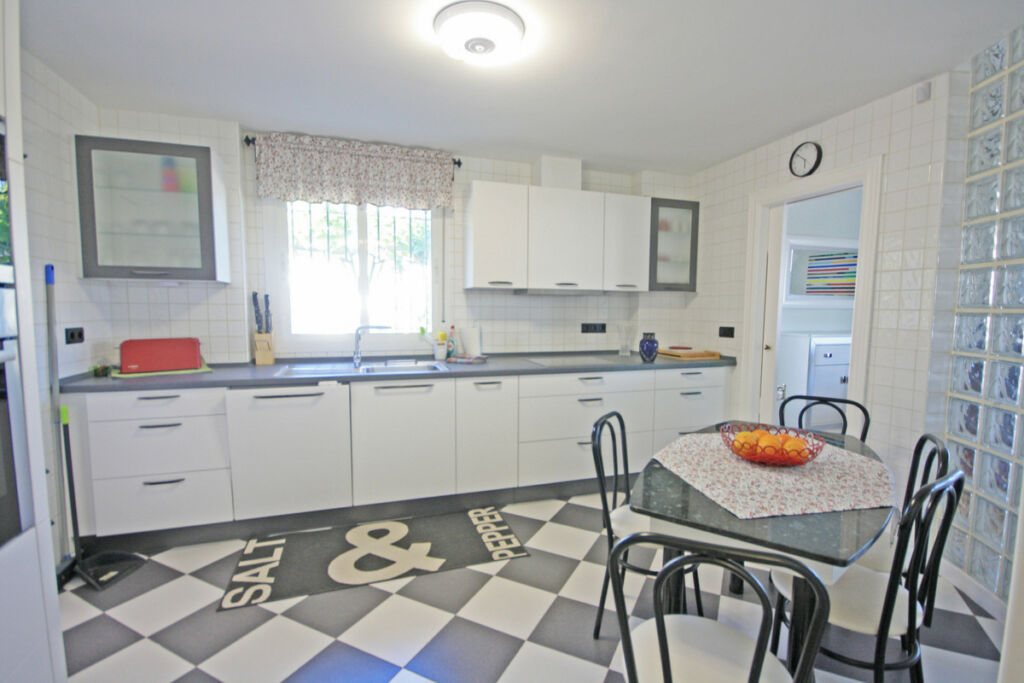 Detached Villa Calahonda Málaga - image 28