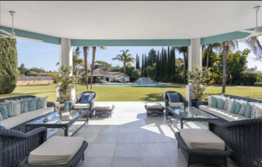 Detached Villa Guadalmina Baja Málaga - image 2