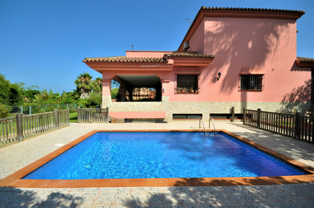 Detached Villa Casares Playa Málaga - image 2