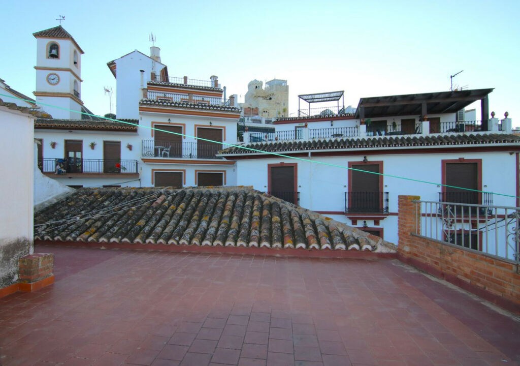Middle Floor Apartment Guaro Málaga - image 2