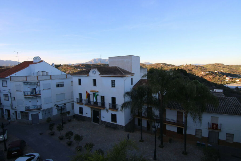 Middle Floor Apartment Guaro Málaga - image 21