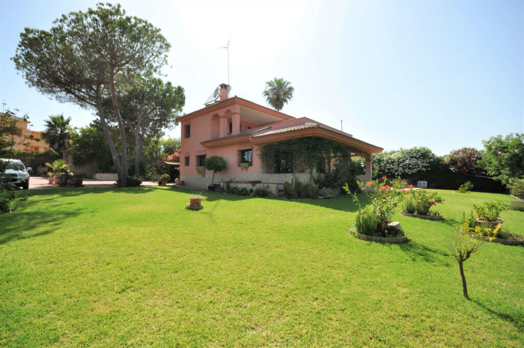 Detached Villa Casares Playa Málaga - image 3