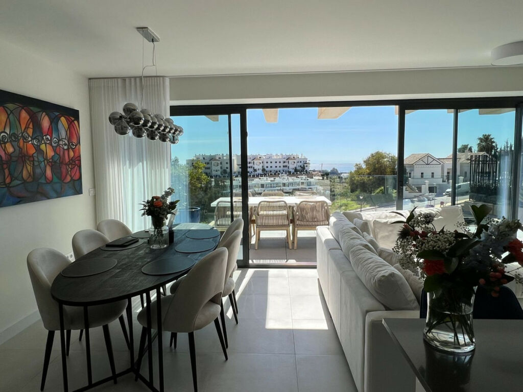 Middle Floor Apartment Selwo Málaga - image 4