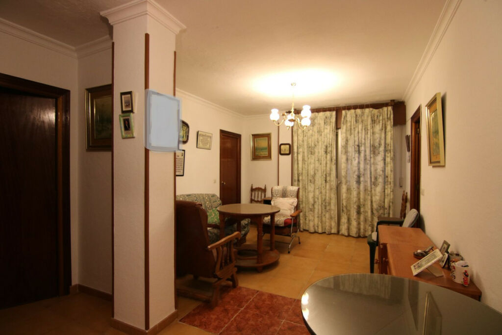 Middle Floor Apartment Guaro Málaga - image 4