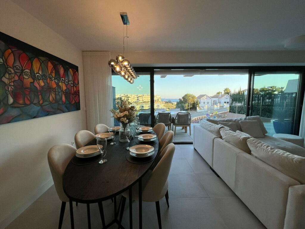 Middle Floor Apartment Selwo Málaga - image 5