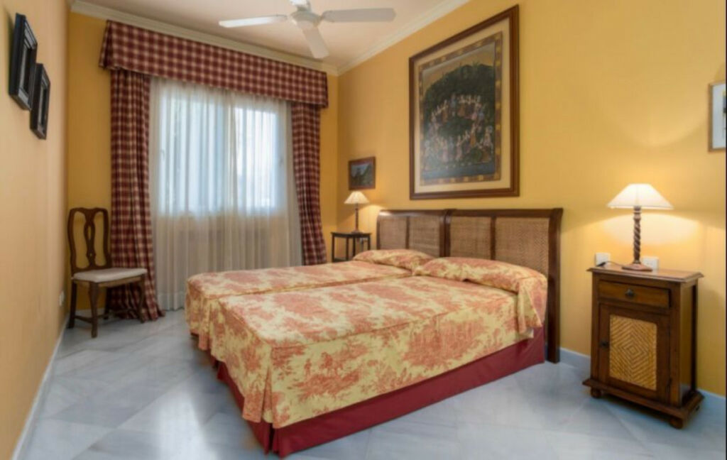 Detached Villa Guadalmina Baja Málaga - image 6