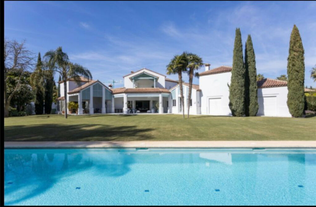 Detached Villa Guadalmina Baja Málaga - image 7