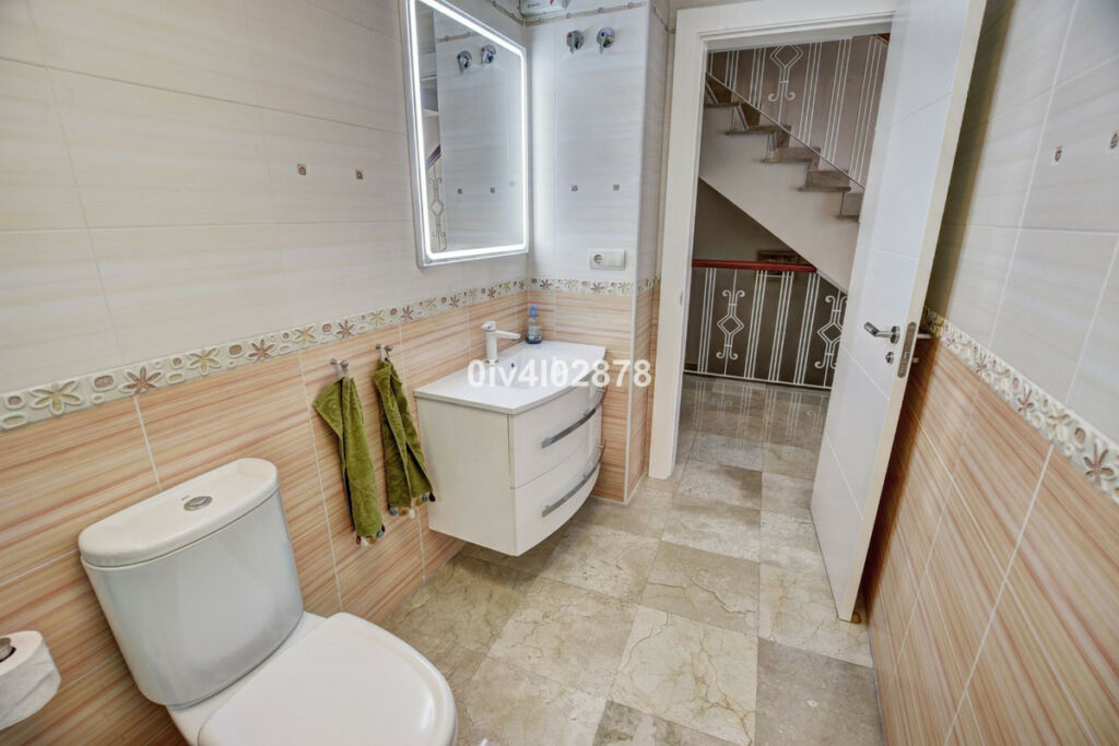 Townhouse Arroyo de la Miel Málaga - image 9