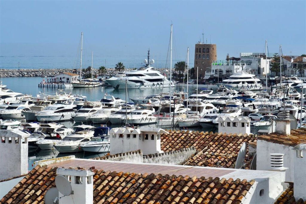 Middle Floor Apartment Puerto Banús Málaga