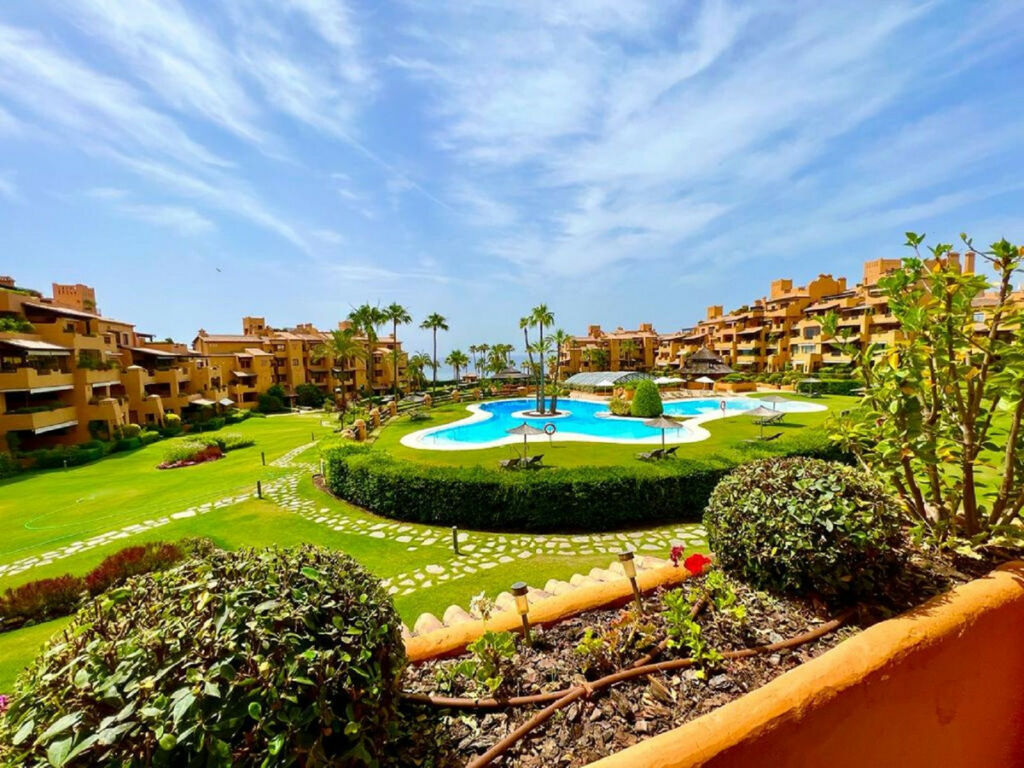 Middle Floor Apartment New Golden Mile Málaga