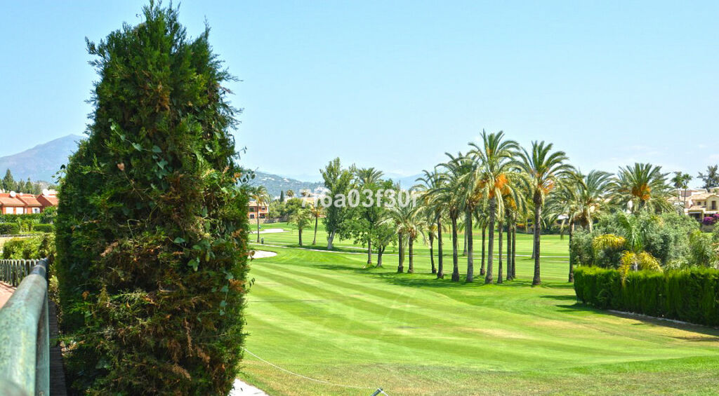 Townhouse Guadalmina Alta Málaga - image 10