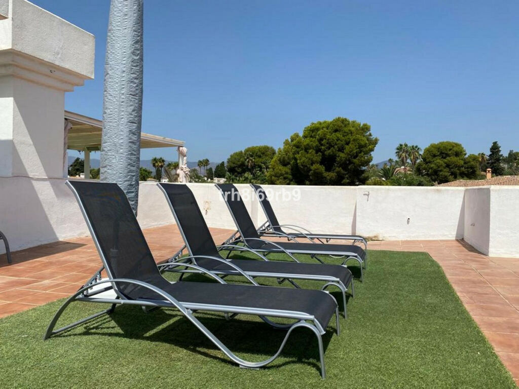 Top Floor Apartment El Paraiso Málaga - image 11