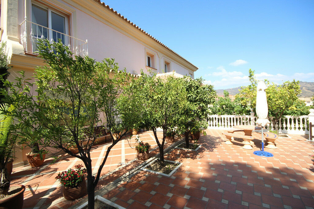 Detached Villa Artola Málaga - image 11