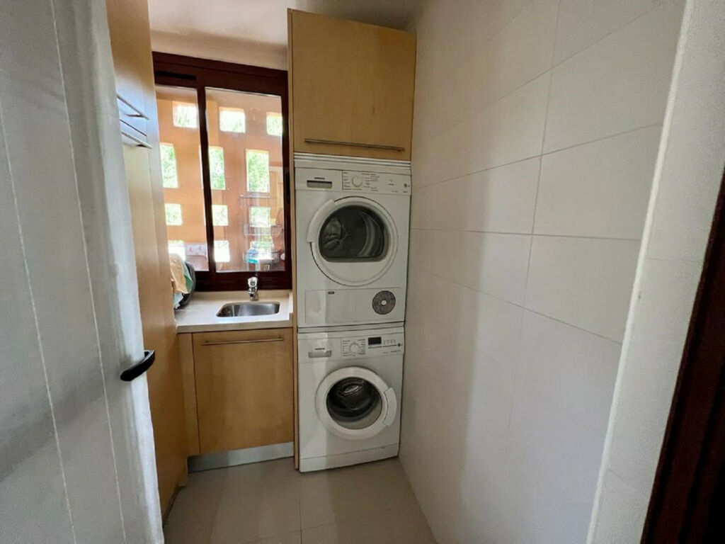 Middle Floor Apartment New Golden Mile Málaga - image 11