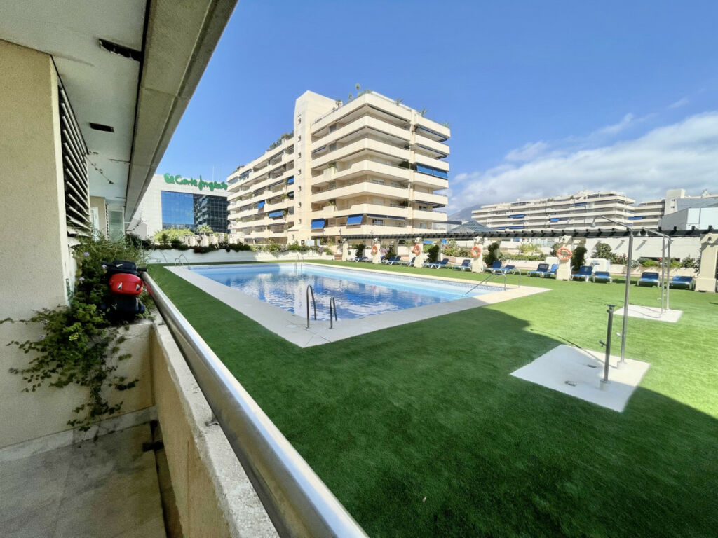 Middle Floor Apartment Puerto Banús Málaga - image 11