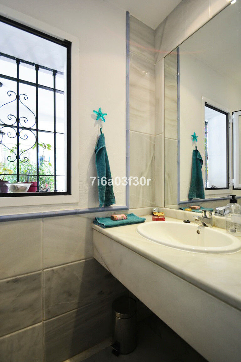 Townhouse Guadalmina Alta Málaga - image 12