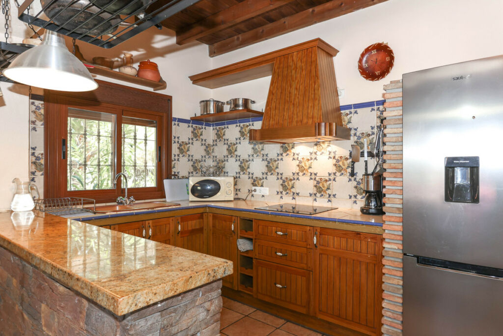 Detached Villa Guaro Málaga - image 13