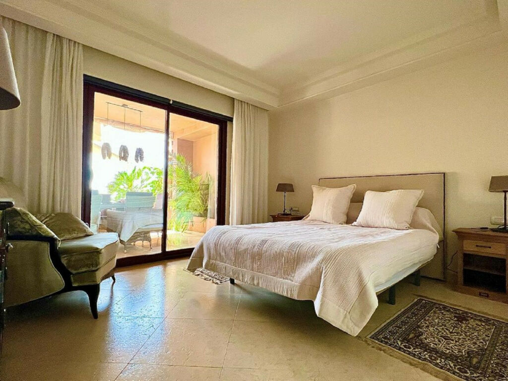 Middle Floor Apartment New Golden Mile Málaga - image 13