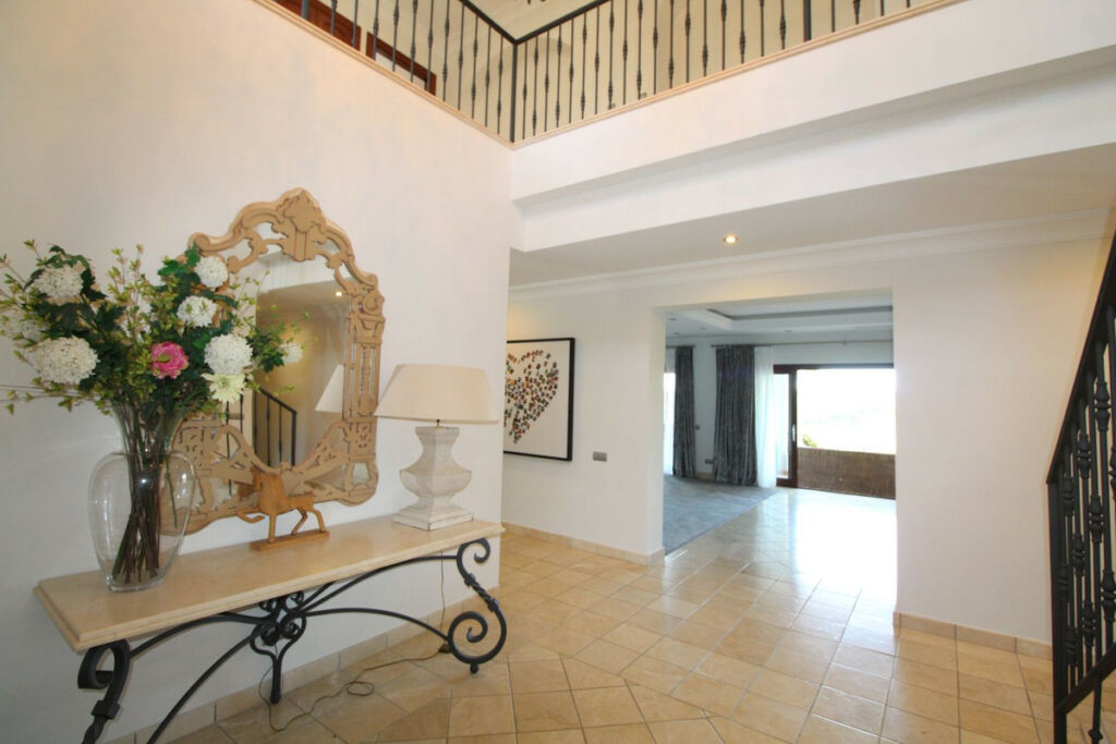 Detached Villa Sotogrande Alto Cádiz - image 14