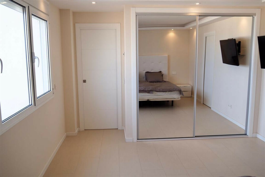 Middle Floor Apartment Puerto Banús Málaga - image 14
