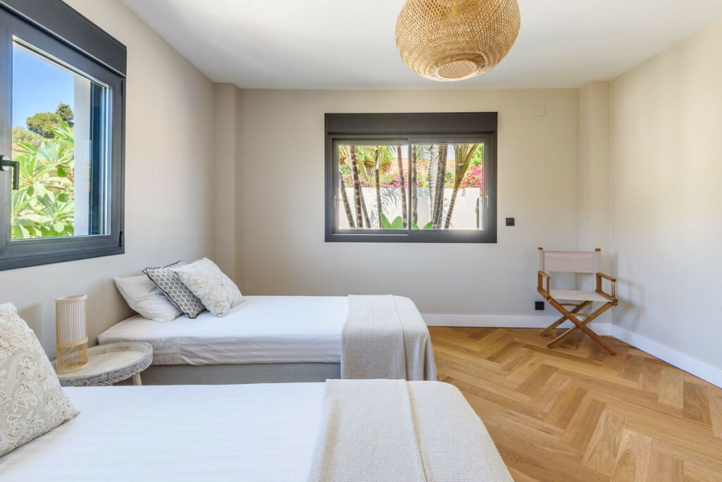 Detached Villa Elviria Málaga - image 14