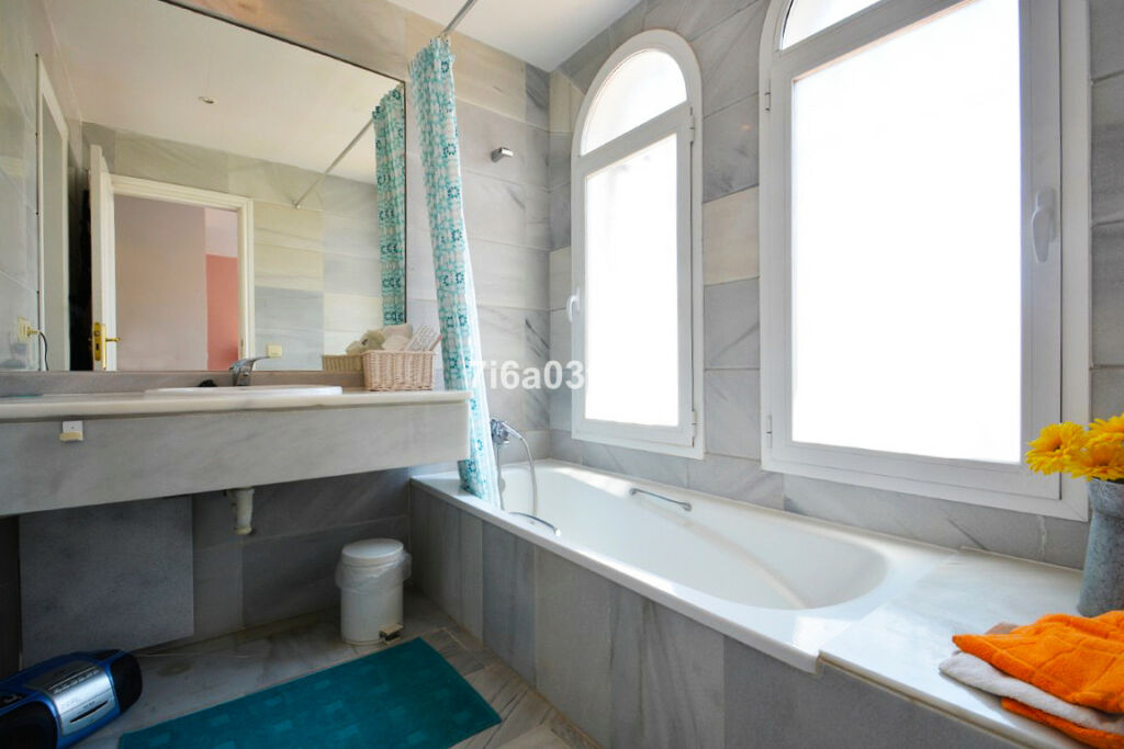 Townhouse Guadalmina Alta Málaga - image 15
