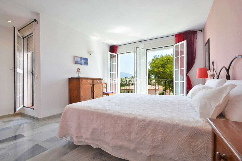 Townhouse Guadalmina Alta Málaga - image 16