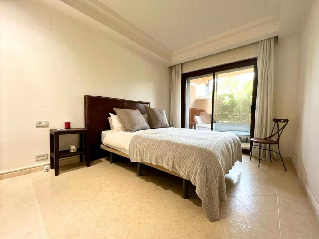 Middle Floor Apartment New Golden Mile Málaga - image 17