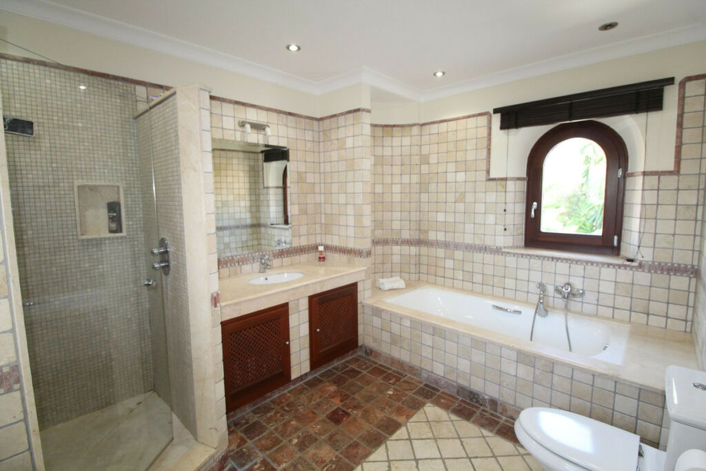 Detached Villa Sotogrande Alto Cádiz - image 18