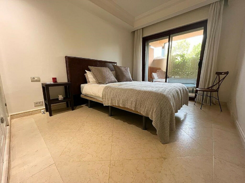 Middle Floor Apartment New Golden Mile Málaga - image 18