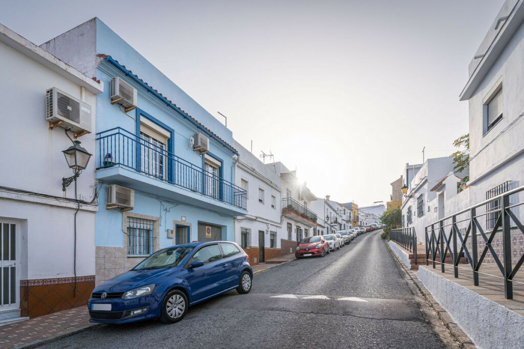 Townhouse Guadiaro Cádiz - image 2