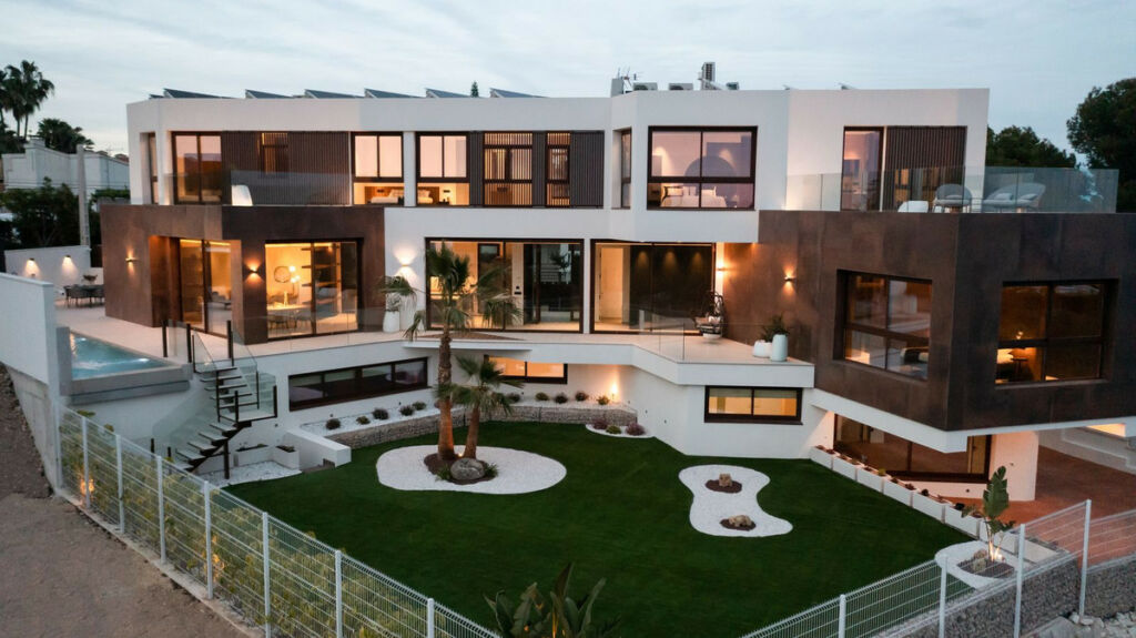Detached Villa La Nucia Alicante - image 2