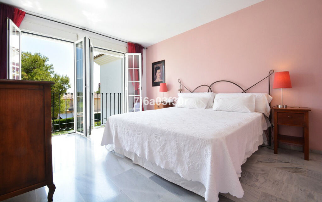 Townhouse Guadalmina Alta Málaga - image 2