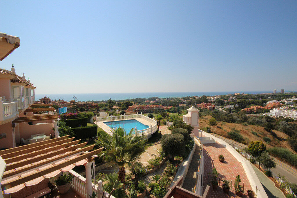 Detached Villa Artola Málaga - image 2