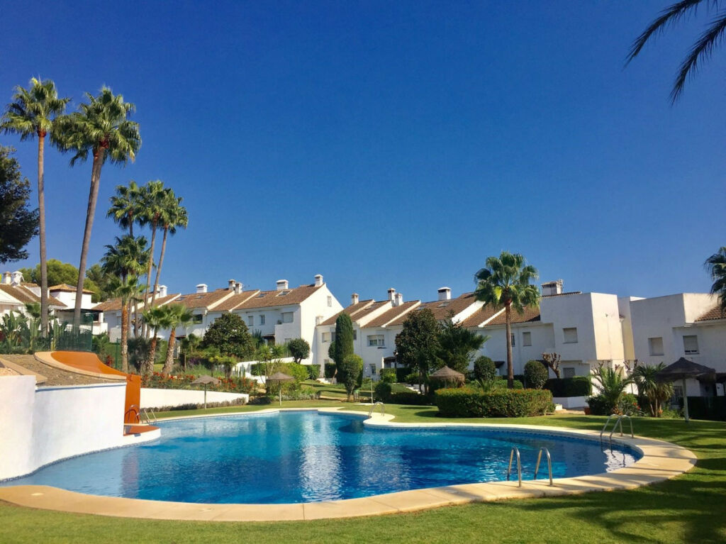 Townhouse Atalaya Málaga - image 2