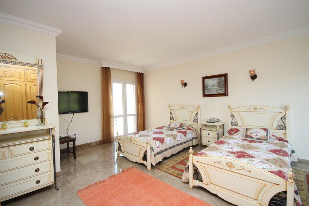 Detached Villa Artola Málaga - image 22