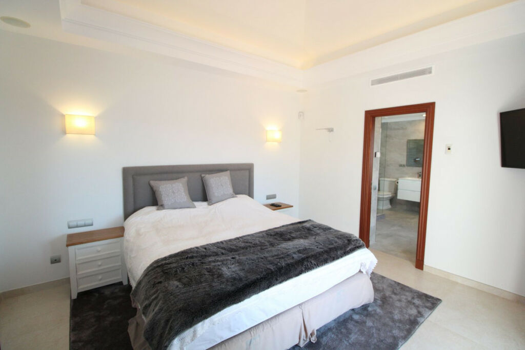 Detached Villa Sotogrande Alto Cádiz - image 22