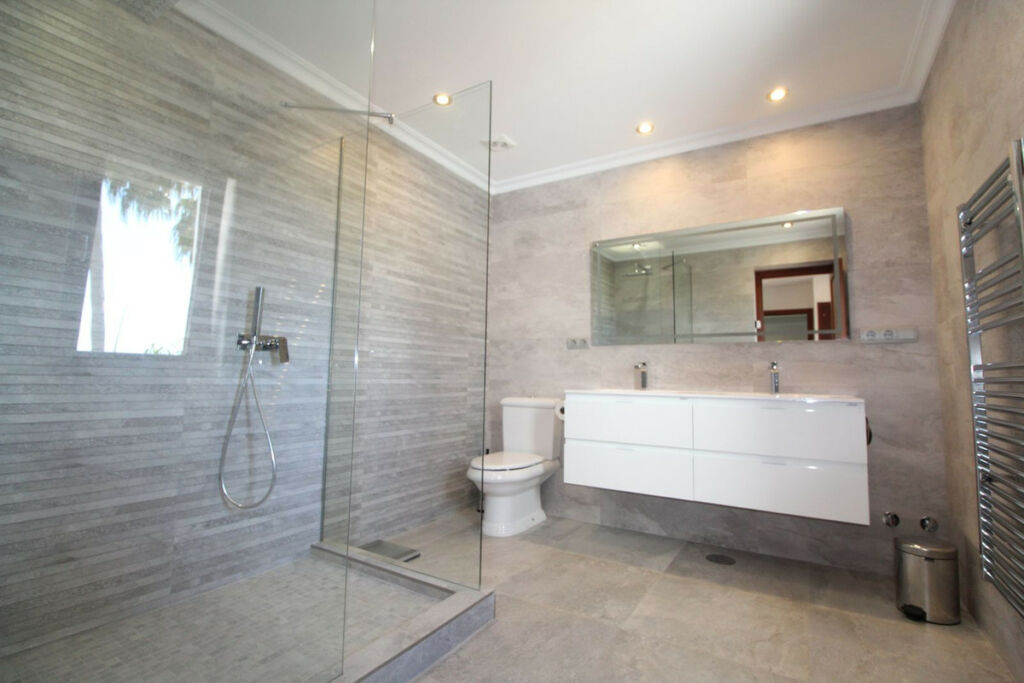 Detached Villa Sotogrande Alto Cádiz - image 23