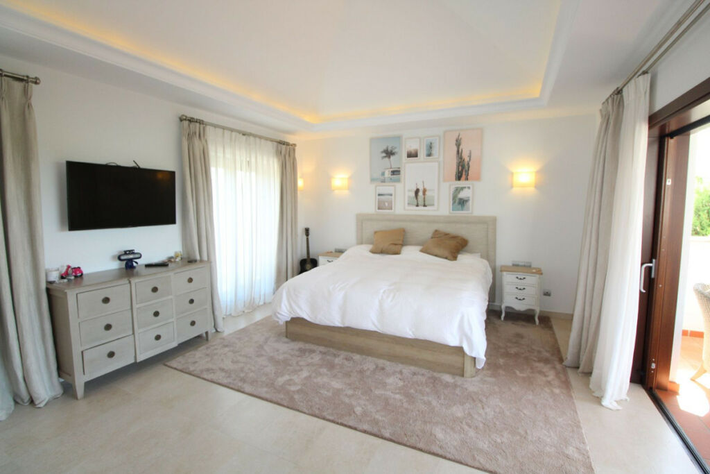 Detached Villa Sotogrande Alto Cádiz - image 25