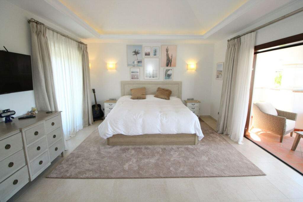 Detached Villa Sotogrande Alto Cádiz - image 26