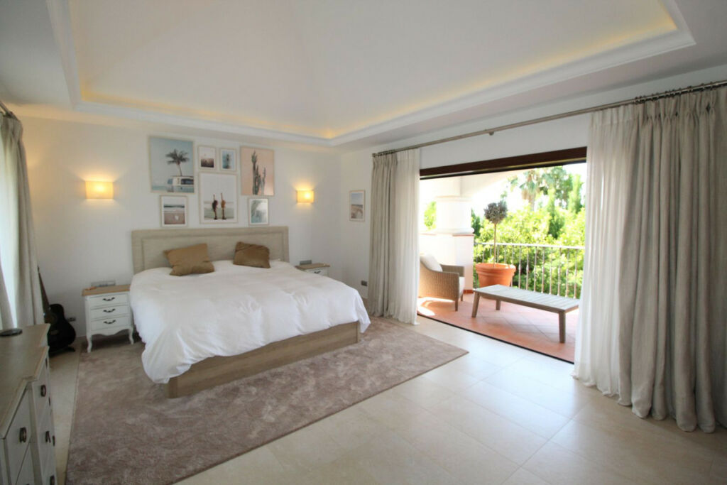 Detached Villa Sotogrande Alto Cádiz - image 27