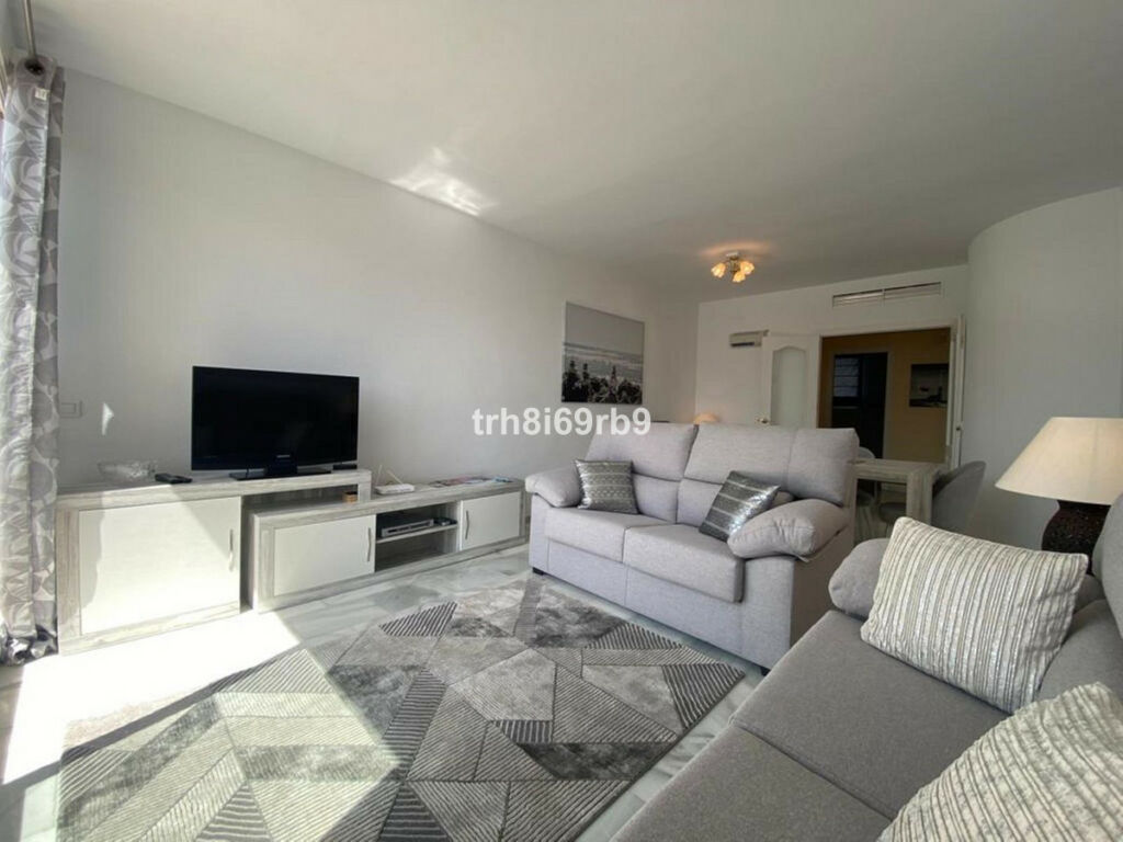 Top Floor Apartment El Paraiso Málaga - image 3