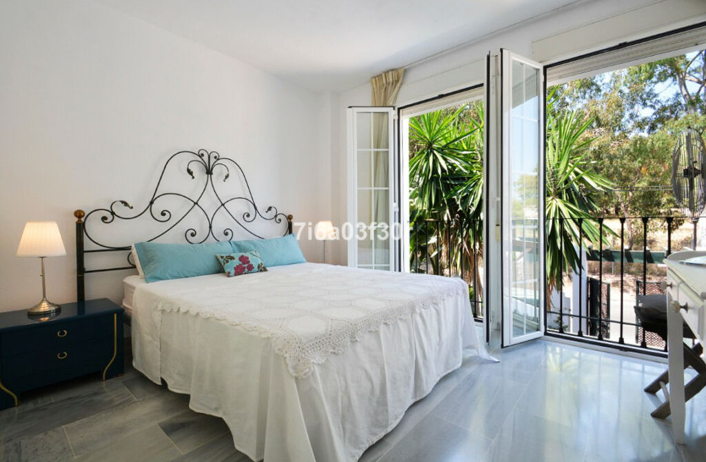 Townhouse Guadalmina Alta Málaga - image 3