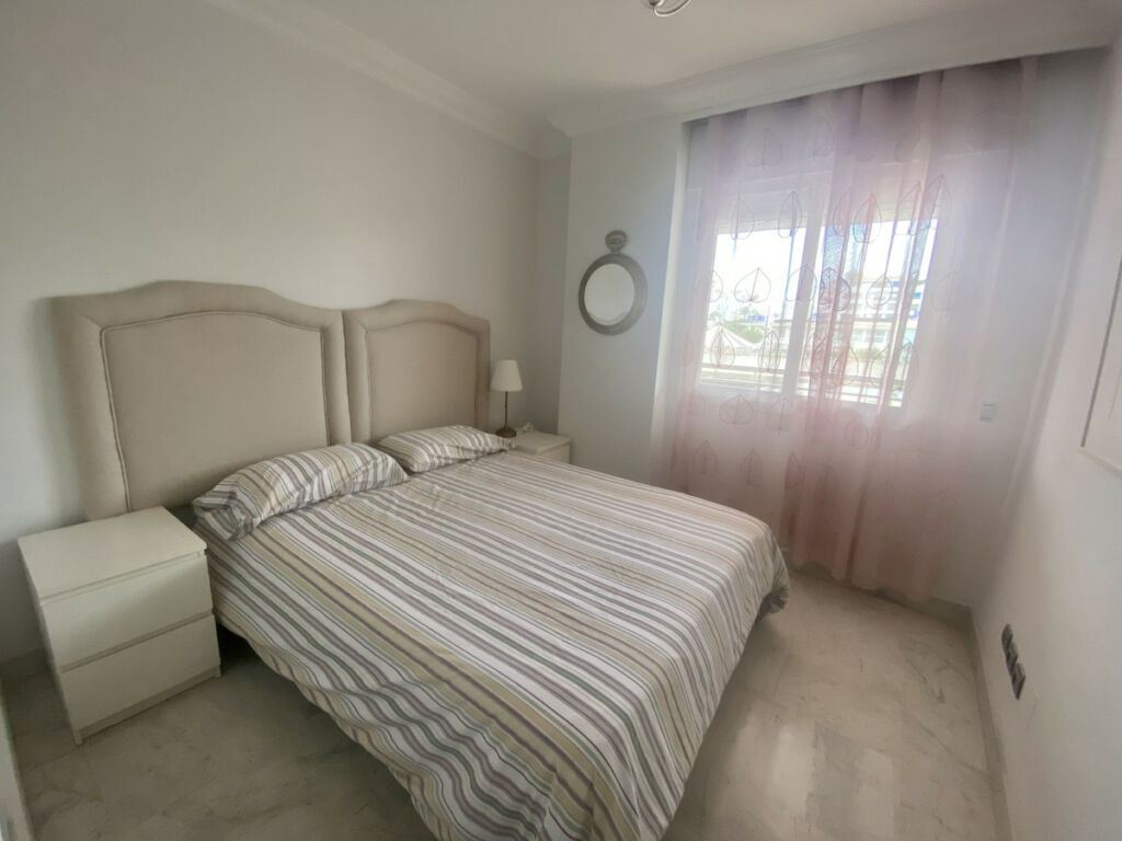 Middle Floor Apartment Puerto Banús Málaga - image 3