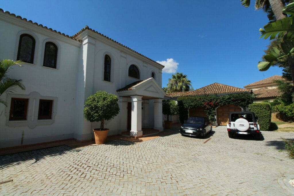 Detached Villa Sotogrande Alto Cádiz - image 3