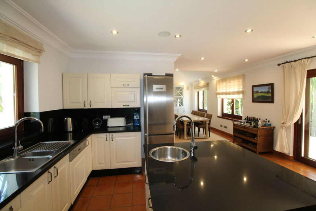 Detached Villa Sotogrande Alto Cádiz - image 31