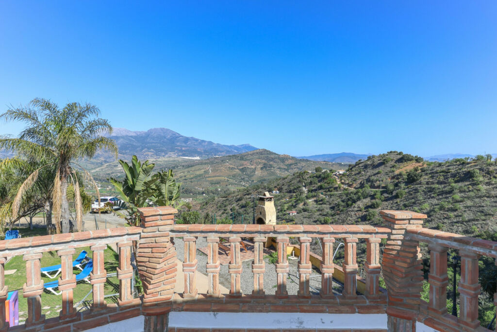 Detached Villa Guaro Málaga - image 31