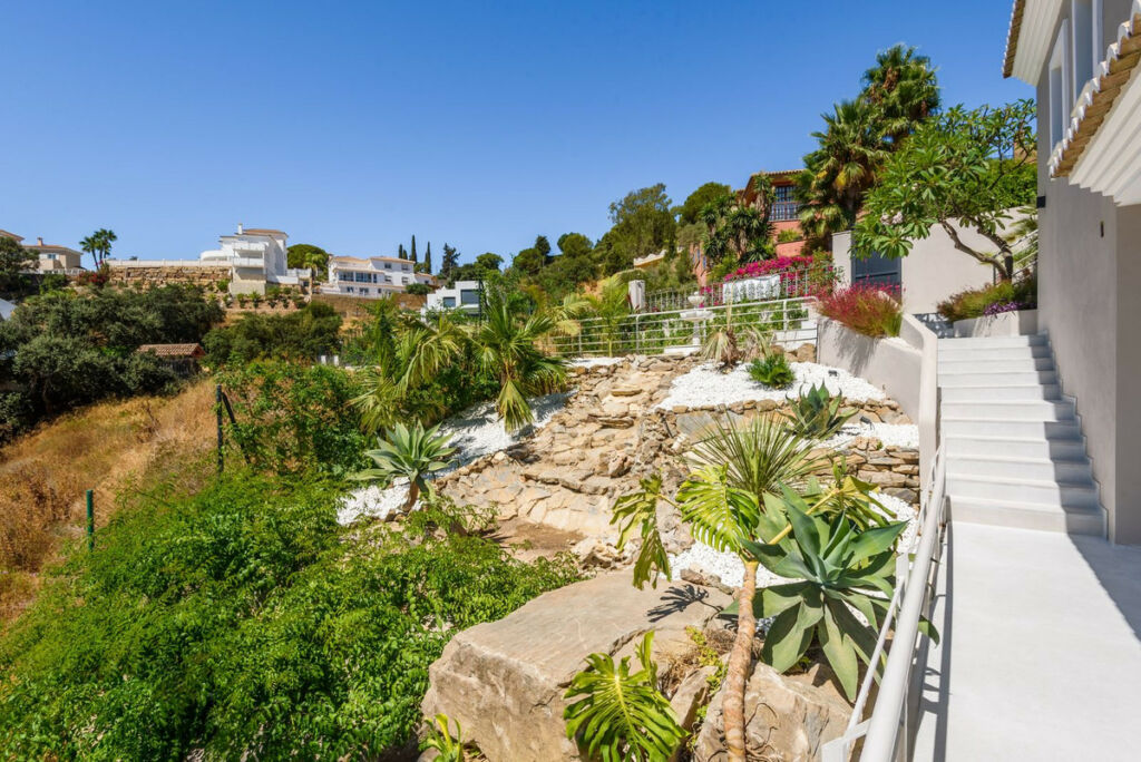 Detached Villa Elviria Málaga - image 32