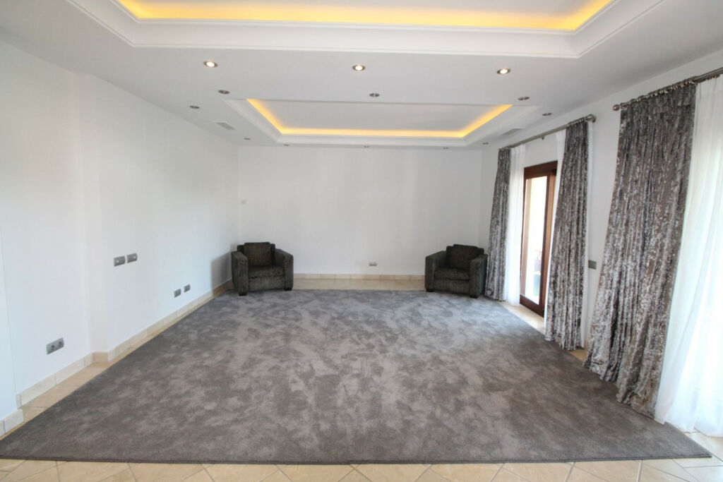 Detached Villa Sotogrande Alto Cádiz - image 37